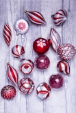 The Red & Silver Bauble 16pc Feature Set