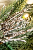 180cm Pre-lit Frosted Decorated PE Pine Garland with White Berries