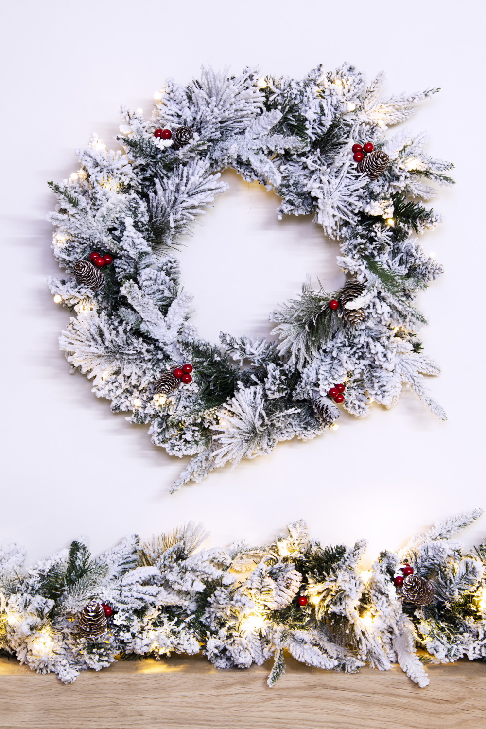 The Pre-lit Snowy Alpine Wreath | Christmas Tree World